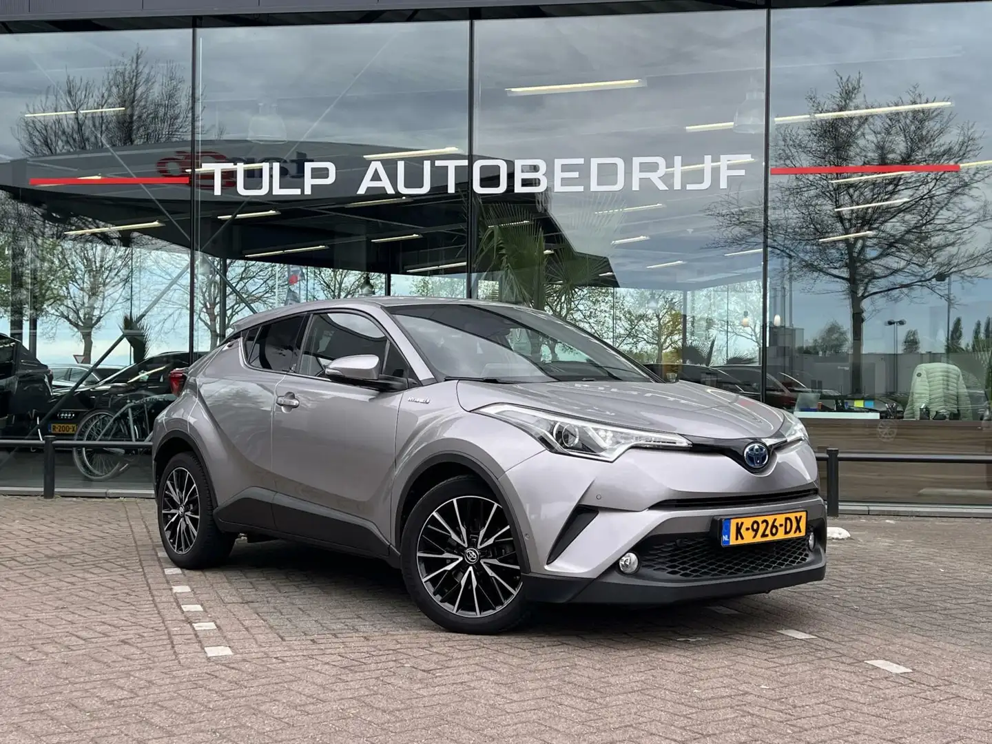Toyota C-HR 1.8 Hybrid Dynamic LaneAssist Adaptive Winterpack Grijs - 2