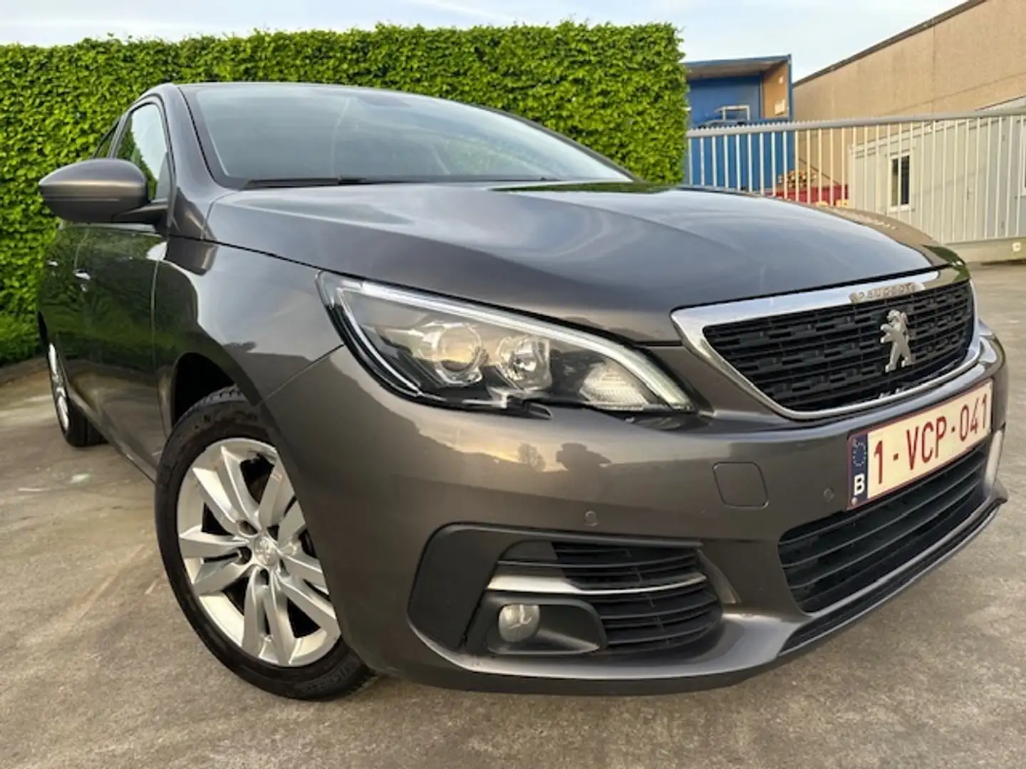 Peugeot 308 1.5hdi Automatic Facelift !!!6700€ Netto !!! Gris - 1