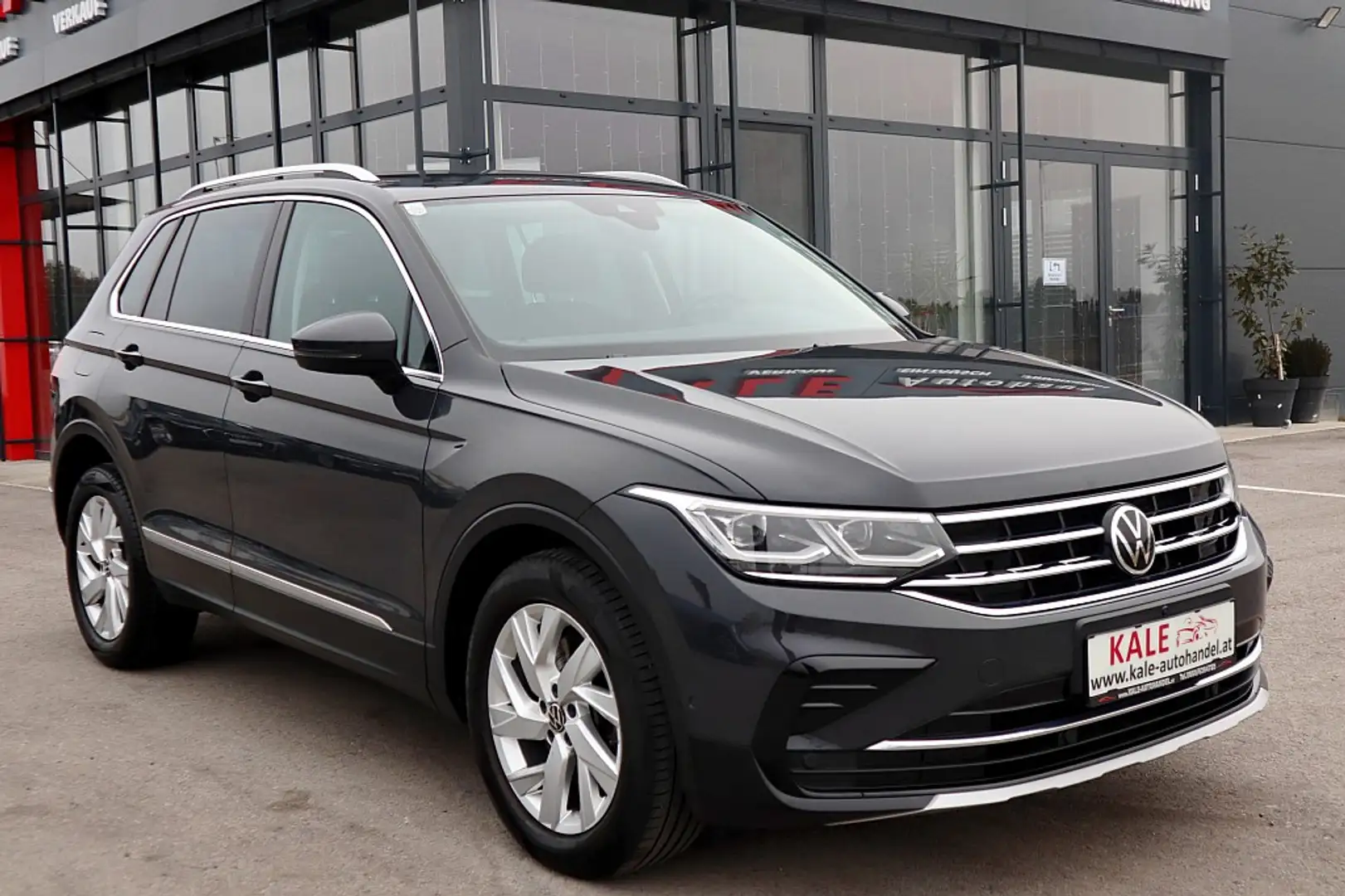 Volkswagen Tiguan 1,4 TSI eHybrid Elegance DSG*1.Besitz*Werksgara... Grau - 2