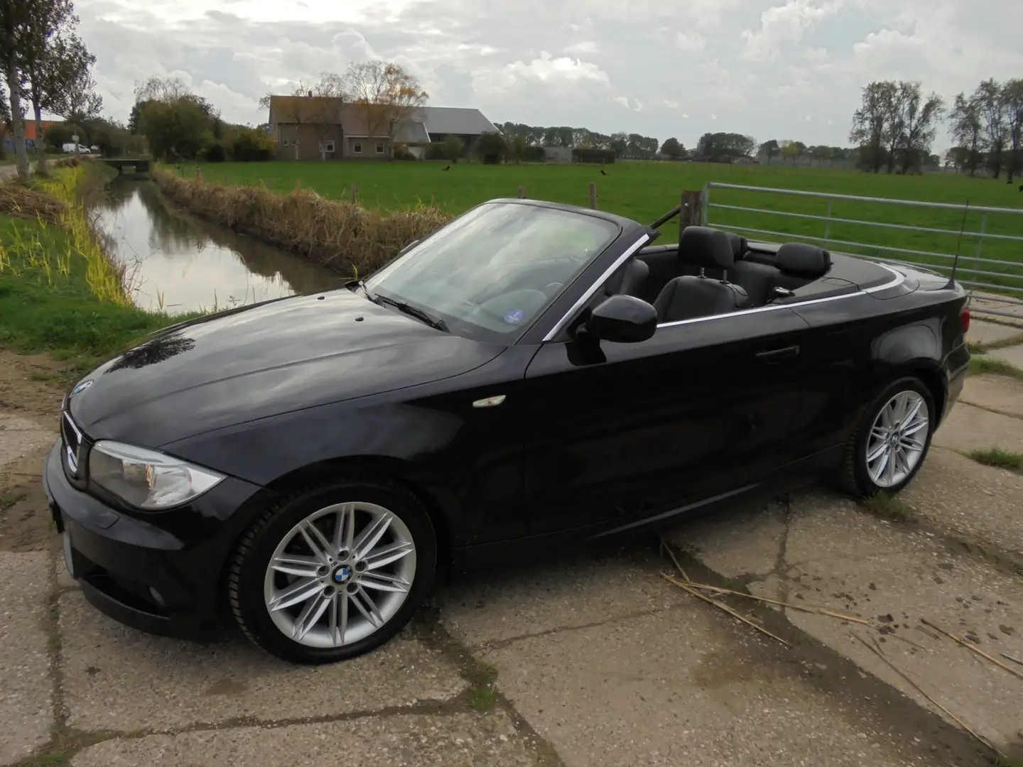 BMW 118 1-serie Cabrio 118i High Executive **NL-AUTO**94.0 Schwarz - 2