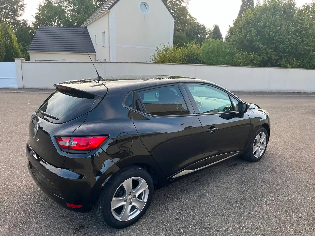 Renault Clio Citadine 5 portes — photo 2