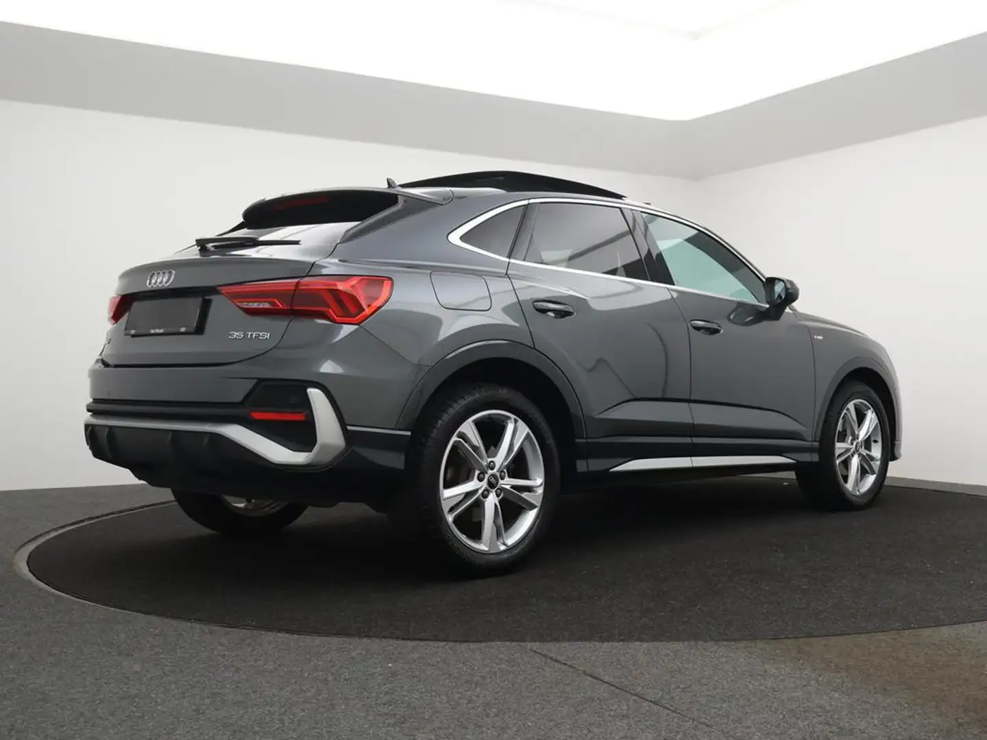 Audi Q3 Sportback Audi Q3 Sportback S-line 35TFSI 150PK *A Szary - 2