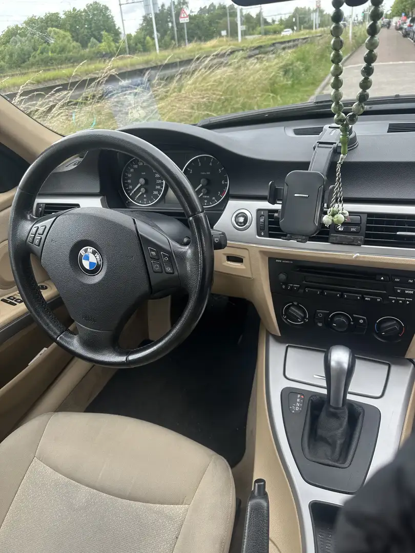 BMW 330 318i Чёрный - 1