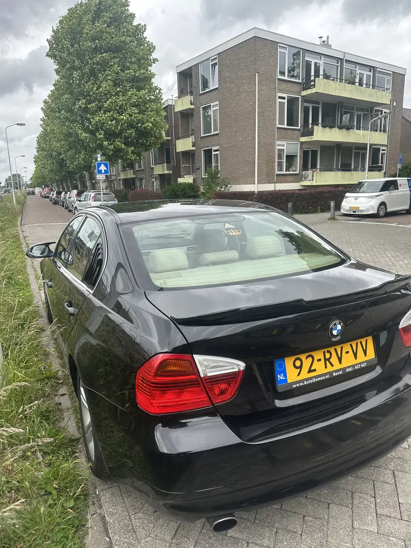 BMW 330 318i Чёрный - 2