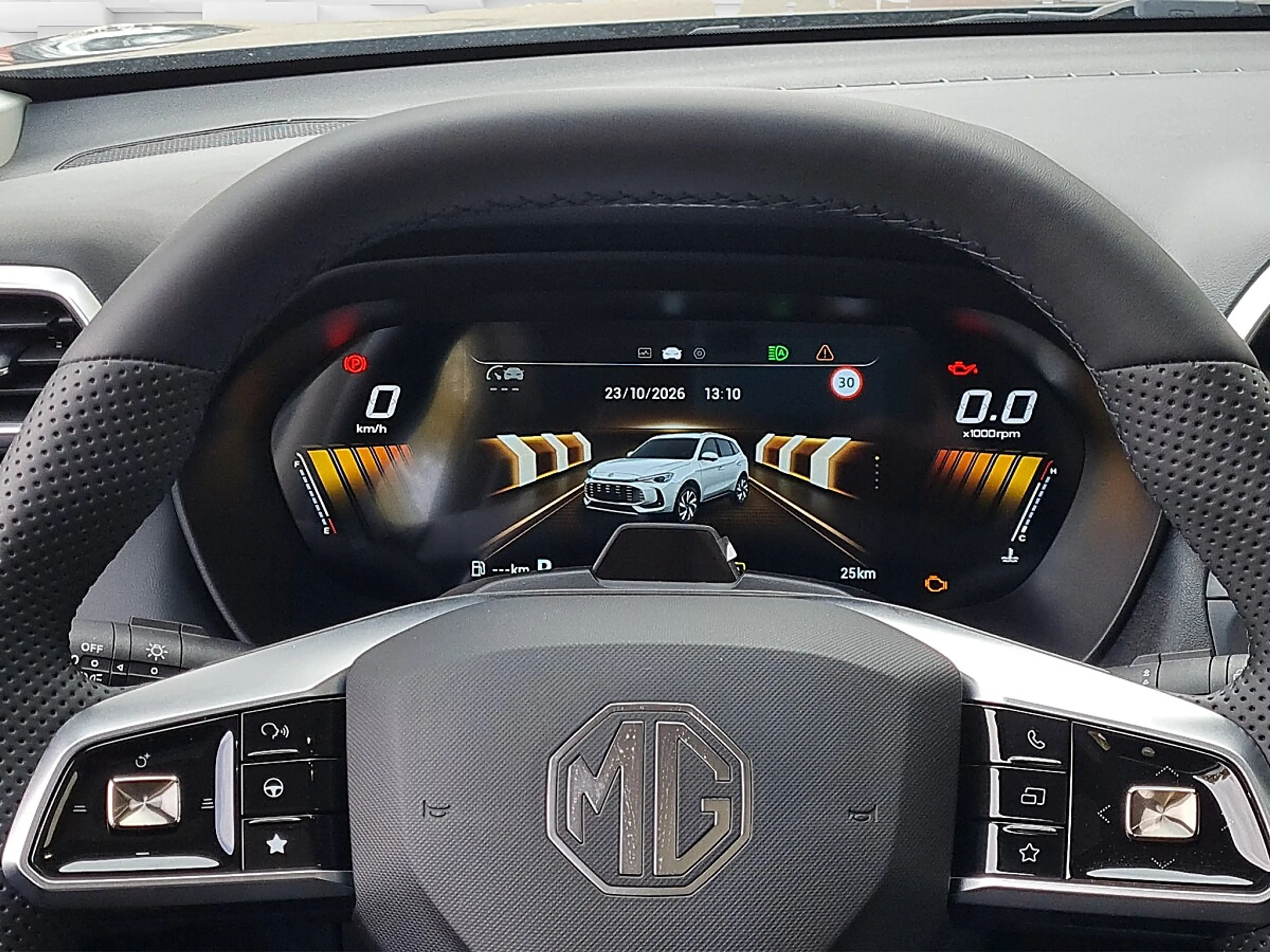 MG ZS 1.5 Hybrid+ Luxury — photo 12