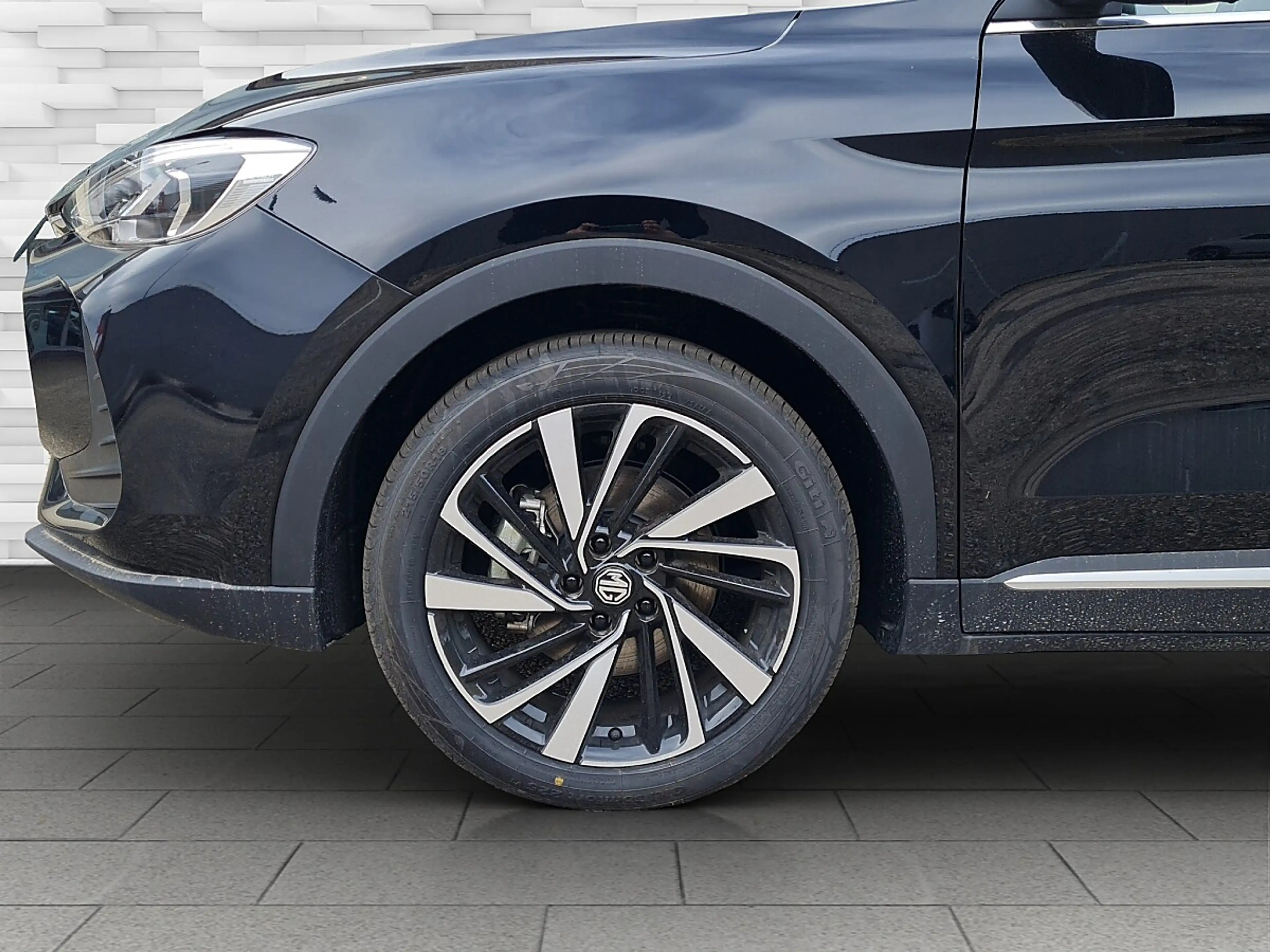 MG ZS 1.5 Hybrid+ Luxury — photo 6
