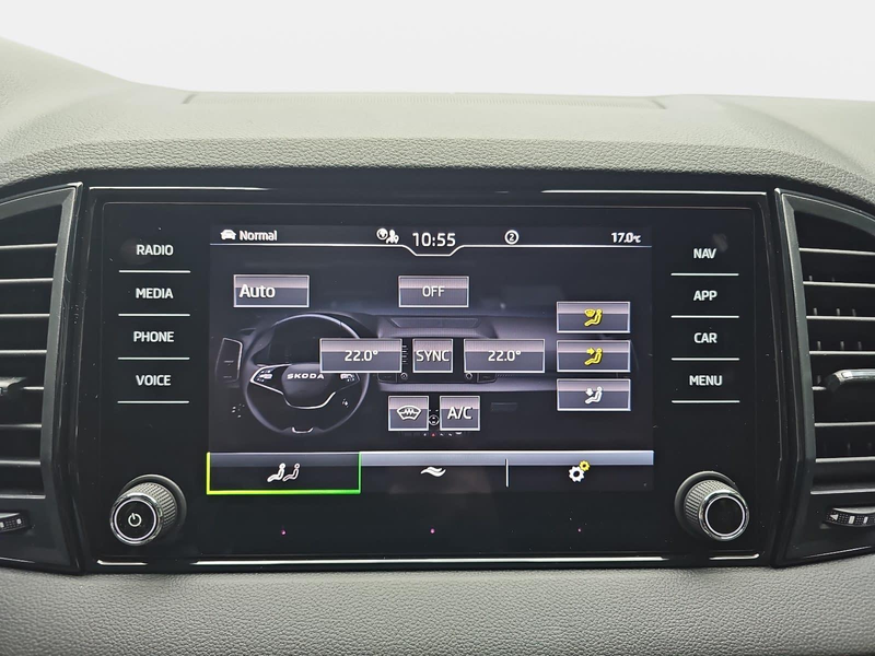 Skoda Karoq KAROQ 1.5 TSI DSG SPORTLINE NAVI LED-MATRIX PANO C — photo 12