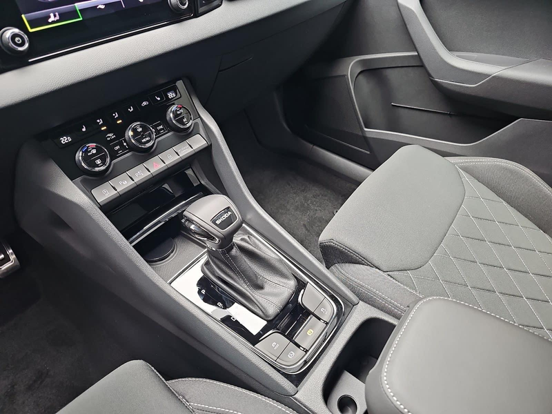 Skoda Karoq KAROQ 1.5 TSI DSG SPORTLINE NAVI LED-MATRIX PANO C — photo 13