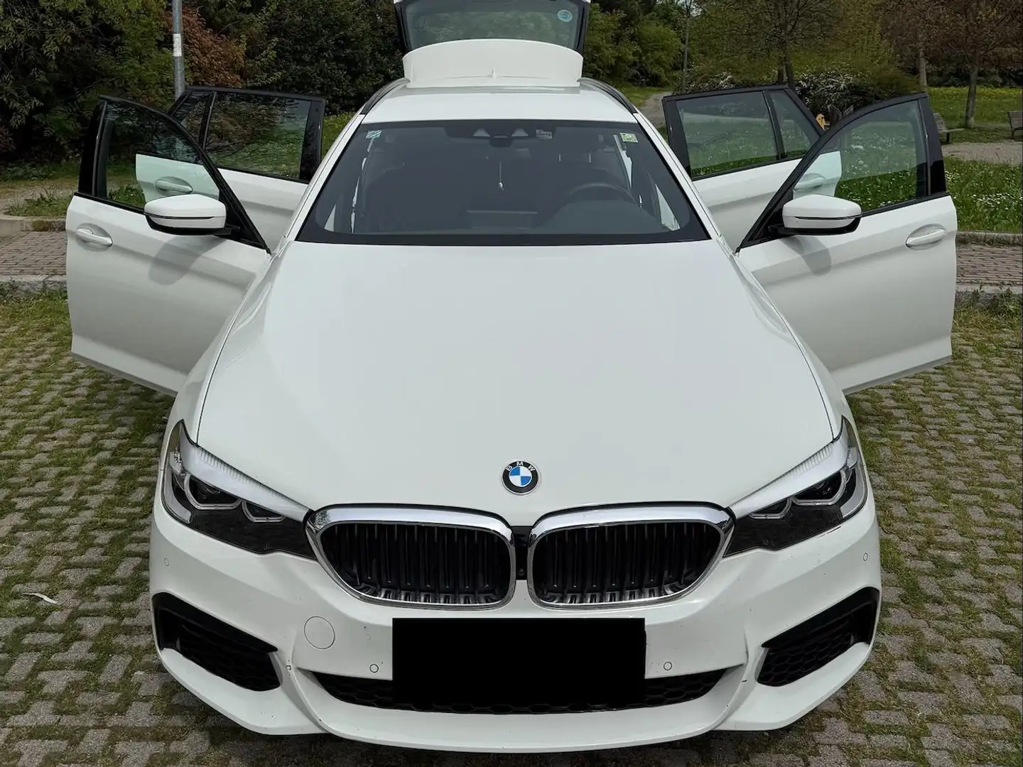 BMW 520 520d Touring 2020 G31 xdrive MSport - mhev 48V Beyaz - 1