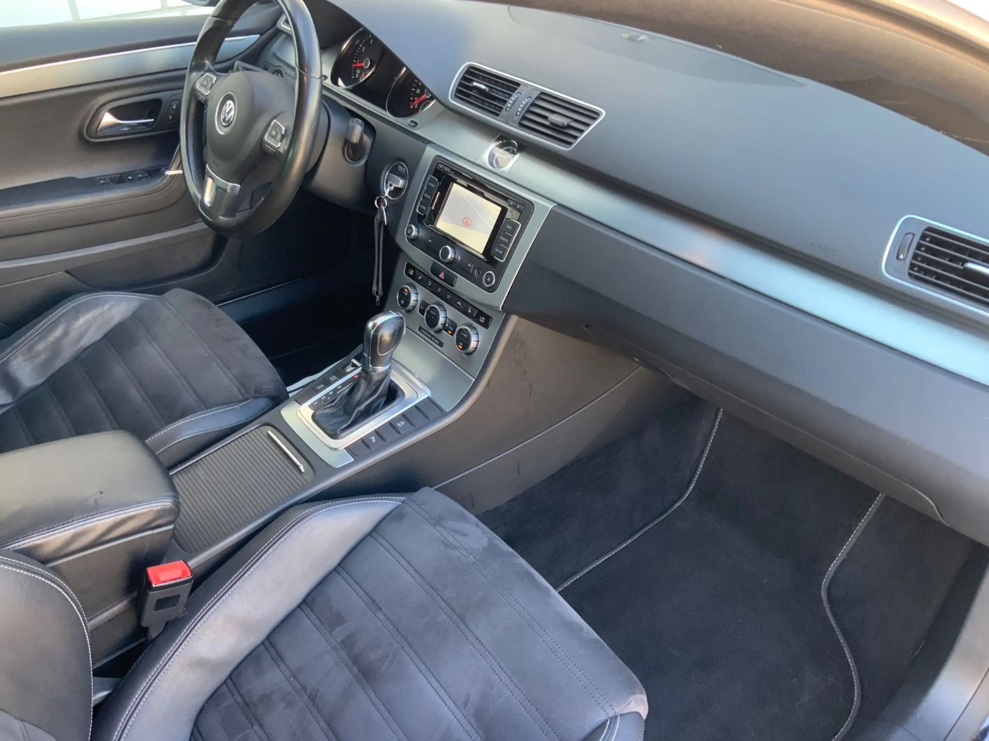 Volkswagen CC Sport-Paket Navi/Alcantara/Bi-Xenon/18Zoll — photo 20