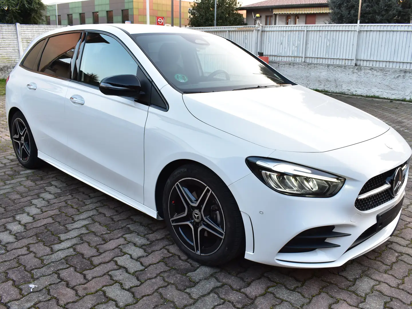 Mercedes-Benz B 200 d AMG Line Advance Plus Premium Night MBUX Ambient Blanc - 1