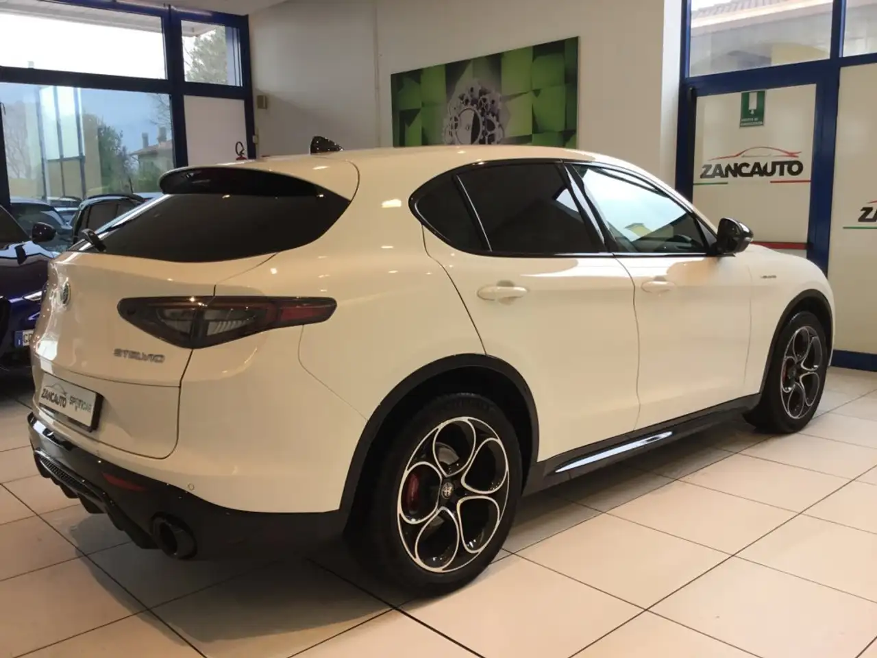 Alfa Romeo Stelvio 2023 — фото 8