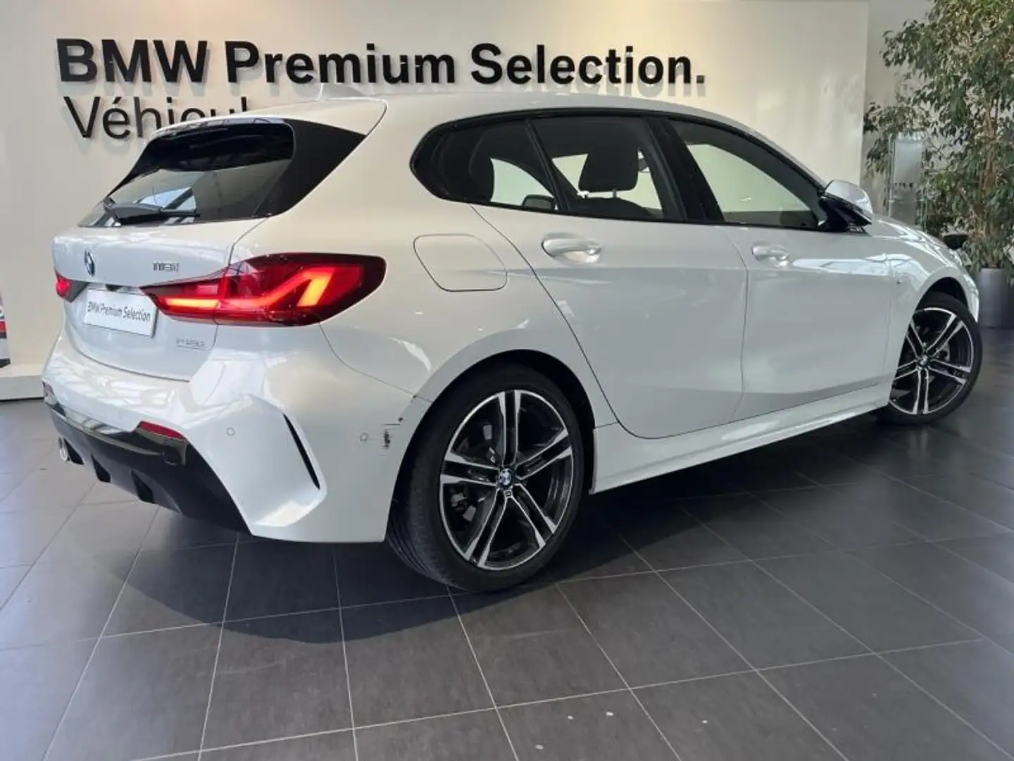 BMW 118 118iA 136ch M Sport DKG7 Blanc - 2