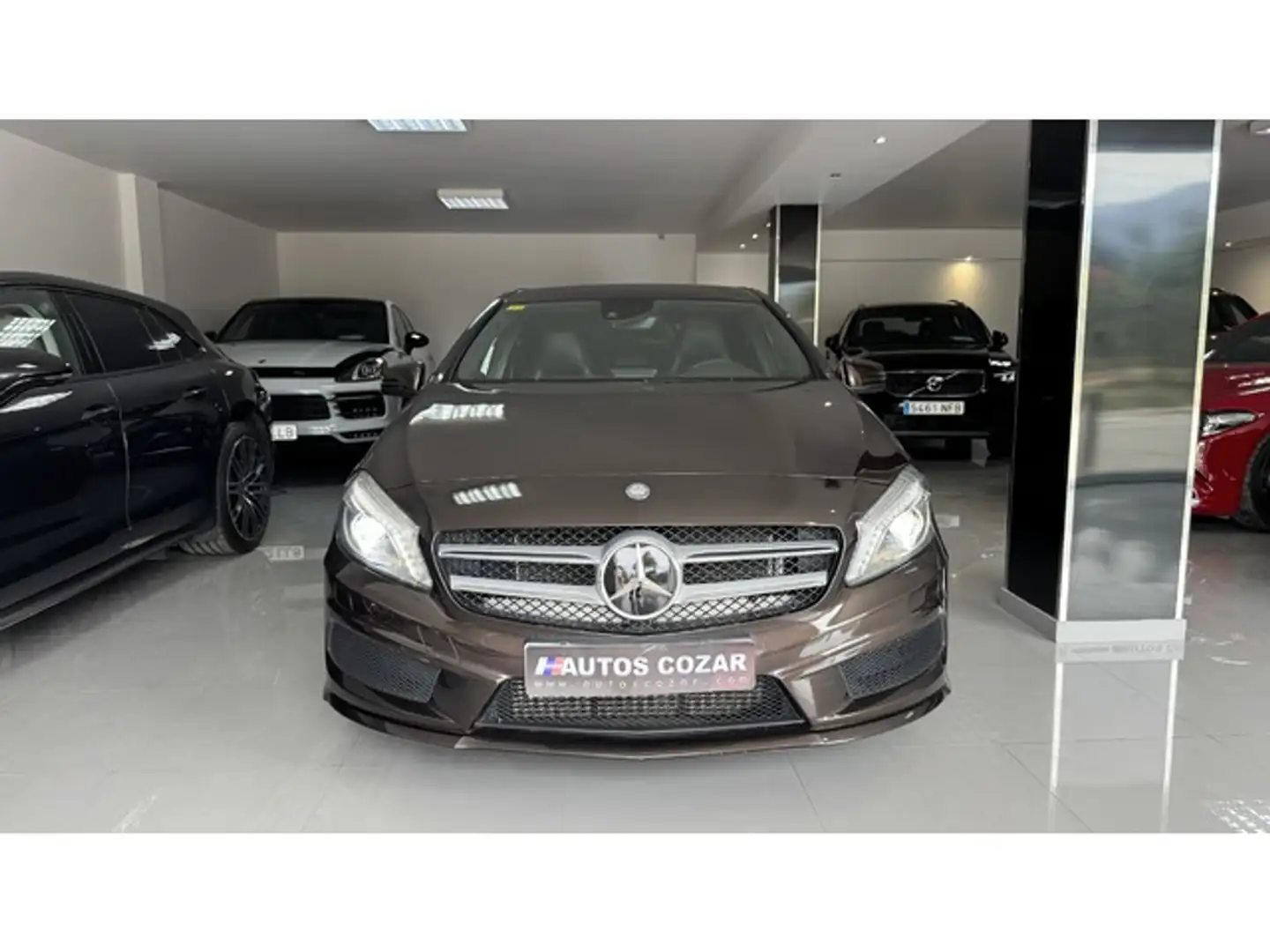 Mercedes-Benz A 180 180CDI BE AMG Line Marrón - 2