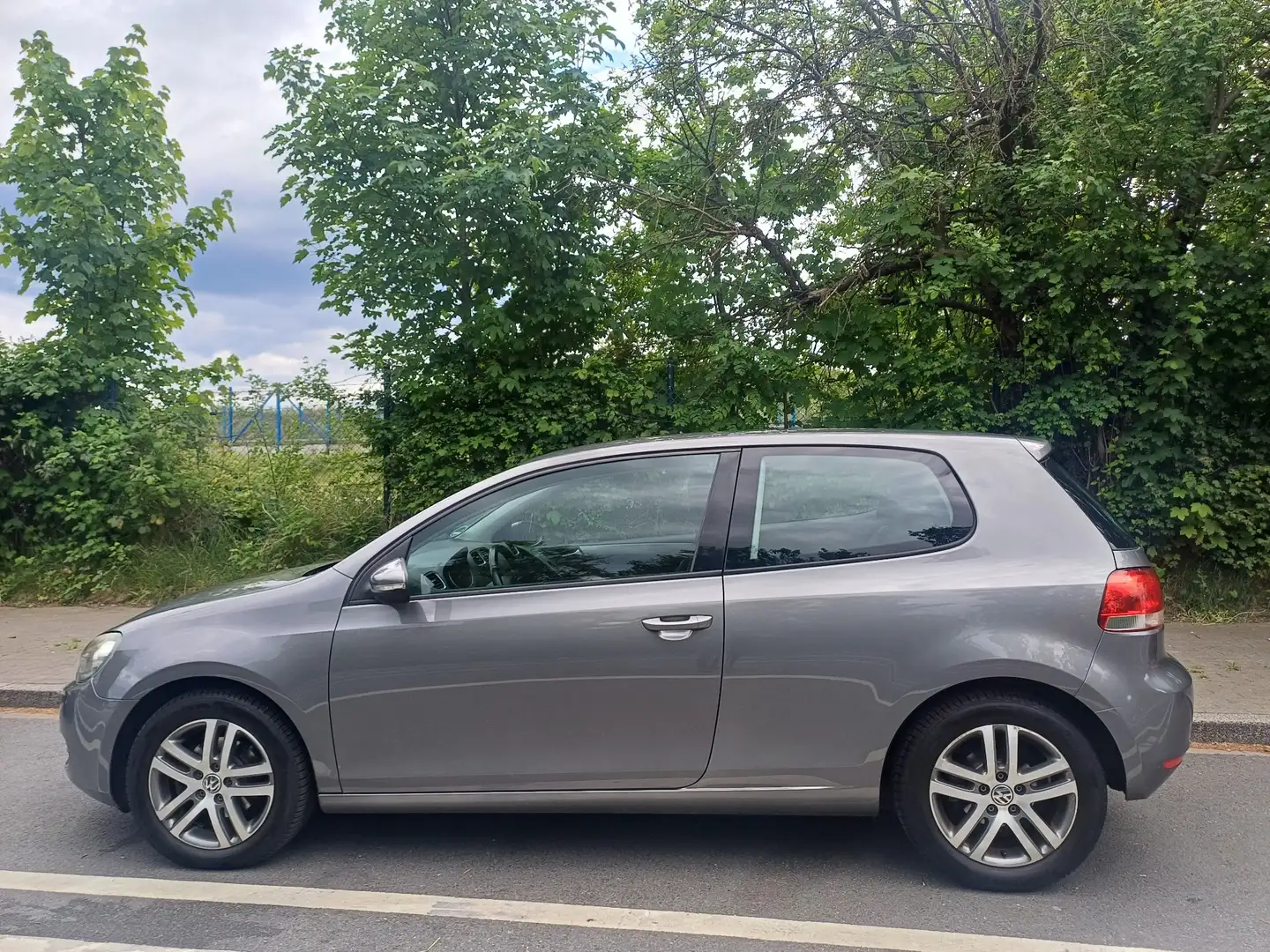 Volkswagen Golf Trendline Grau - 2