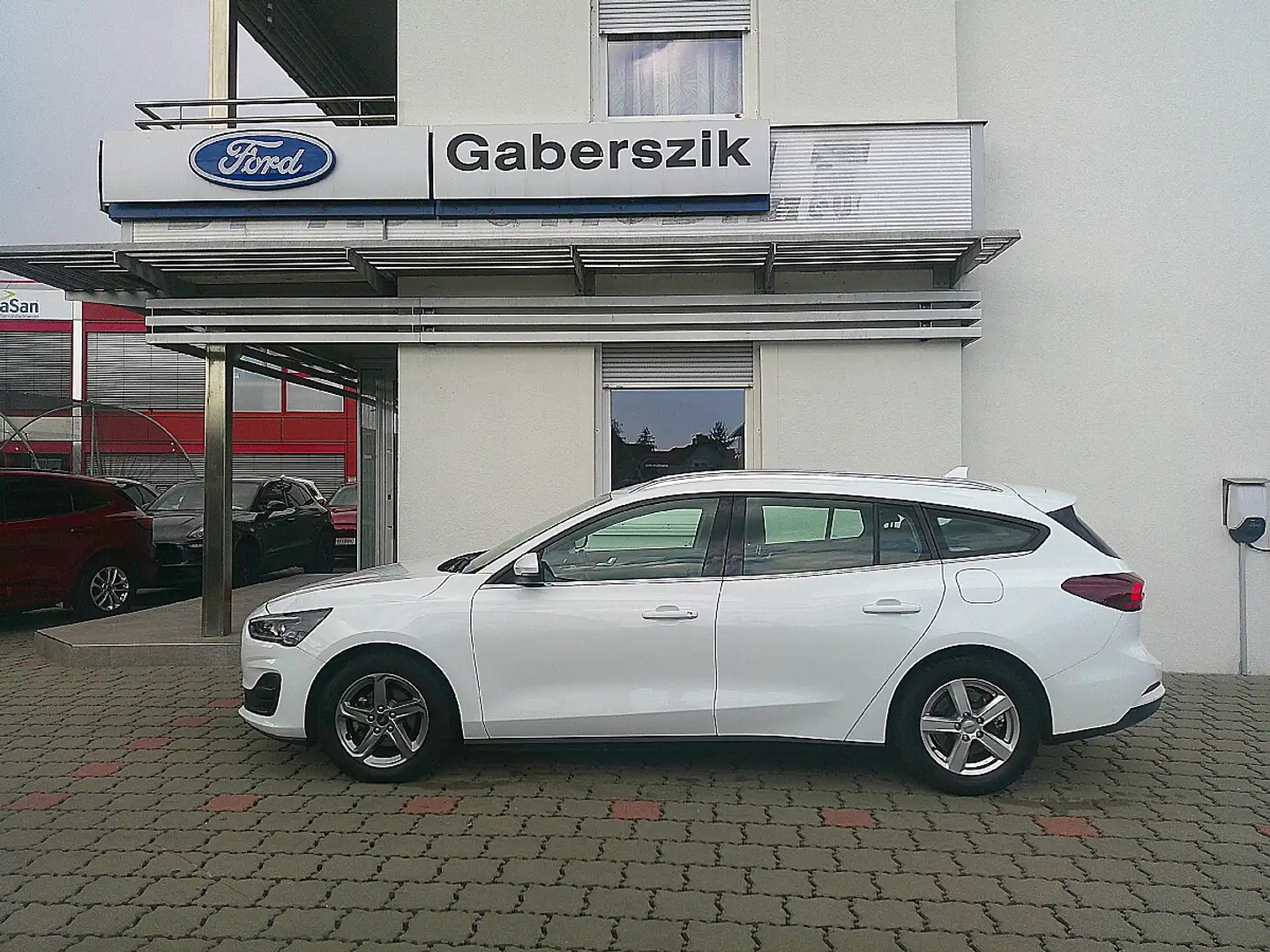 Ford Focus Turnier 1,0 EcoBoost Hybrid Titanium Aut. Weiß - 2