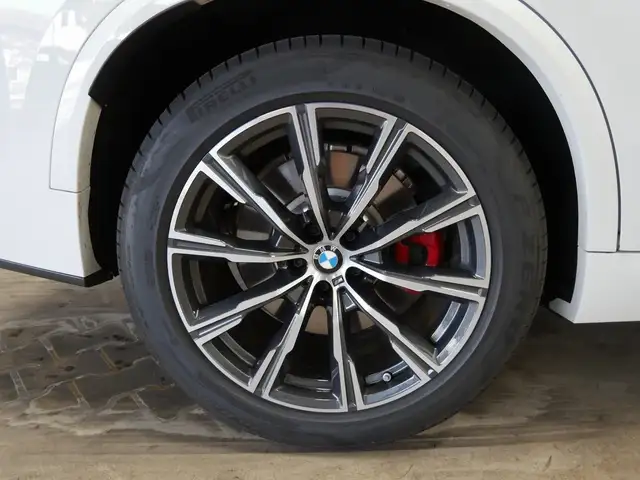 BMW X5 view 10