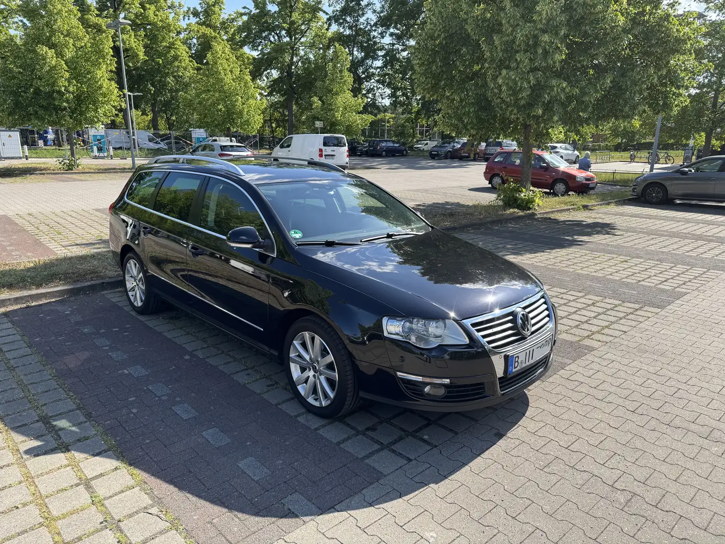 Volkswagen Passat Variant 2.0TDI DSG DPF Highline AHK Schwarz - 2