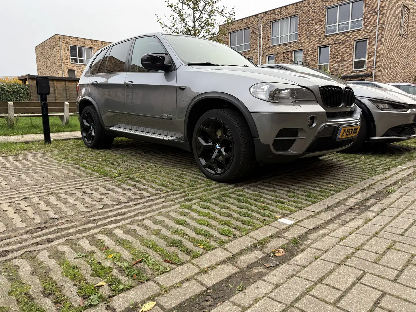 BMW X5 3.5i xdrive facelift 306 pk HUD YOUNGTIMER Grijs - 2