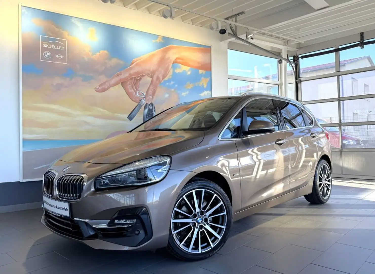 BMW 220 i Active Tour. Luxury PANO+KAM+LEDer+DAB+SPUR Beige - 1
