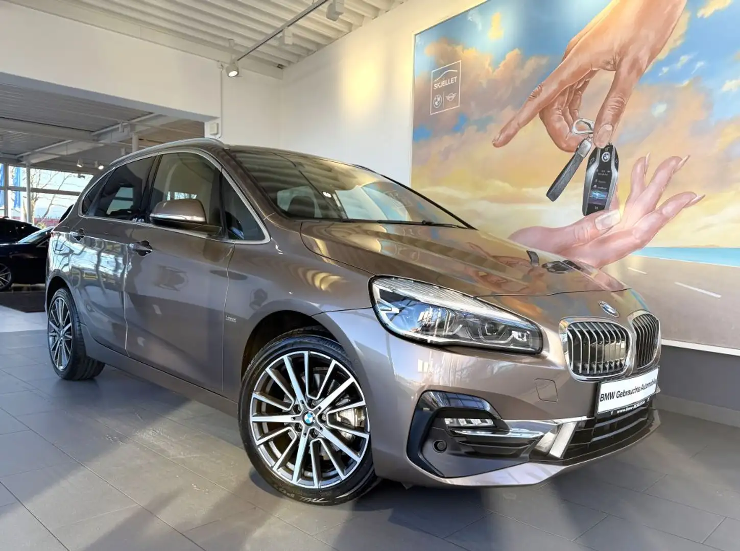 BMW 220 i Active Tour. Luxury PANO+KAM+LEDer+DAB+SPUR Beige - 2