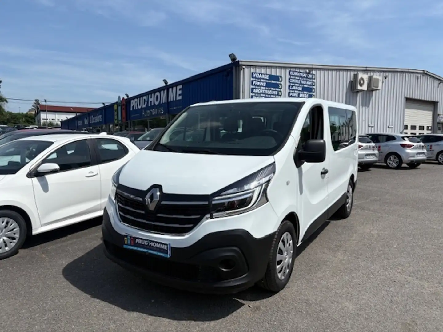 Renault Trafic L1 2.0 DCI 120CH S\u0026S ZEN 9PLACES Blanc - 1