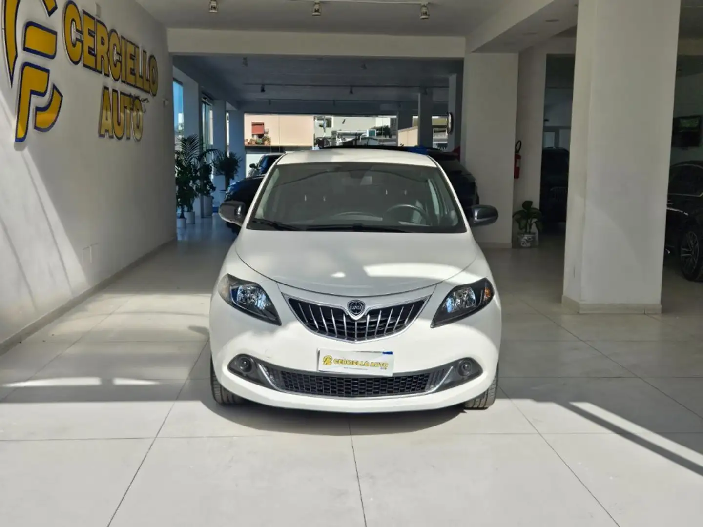 Lancia Ypsilon 1.0 FireFly 5 porte S&S Hybrid Ecochic Silver Grigio - 2