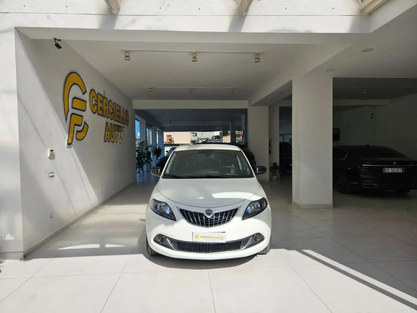 Lancia Ypsilon 1.0 FireFly 5 porte S&S Hybrid Ecochic Silver Grigio - 1