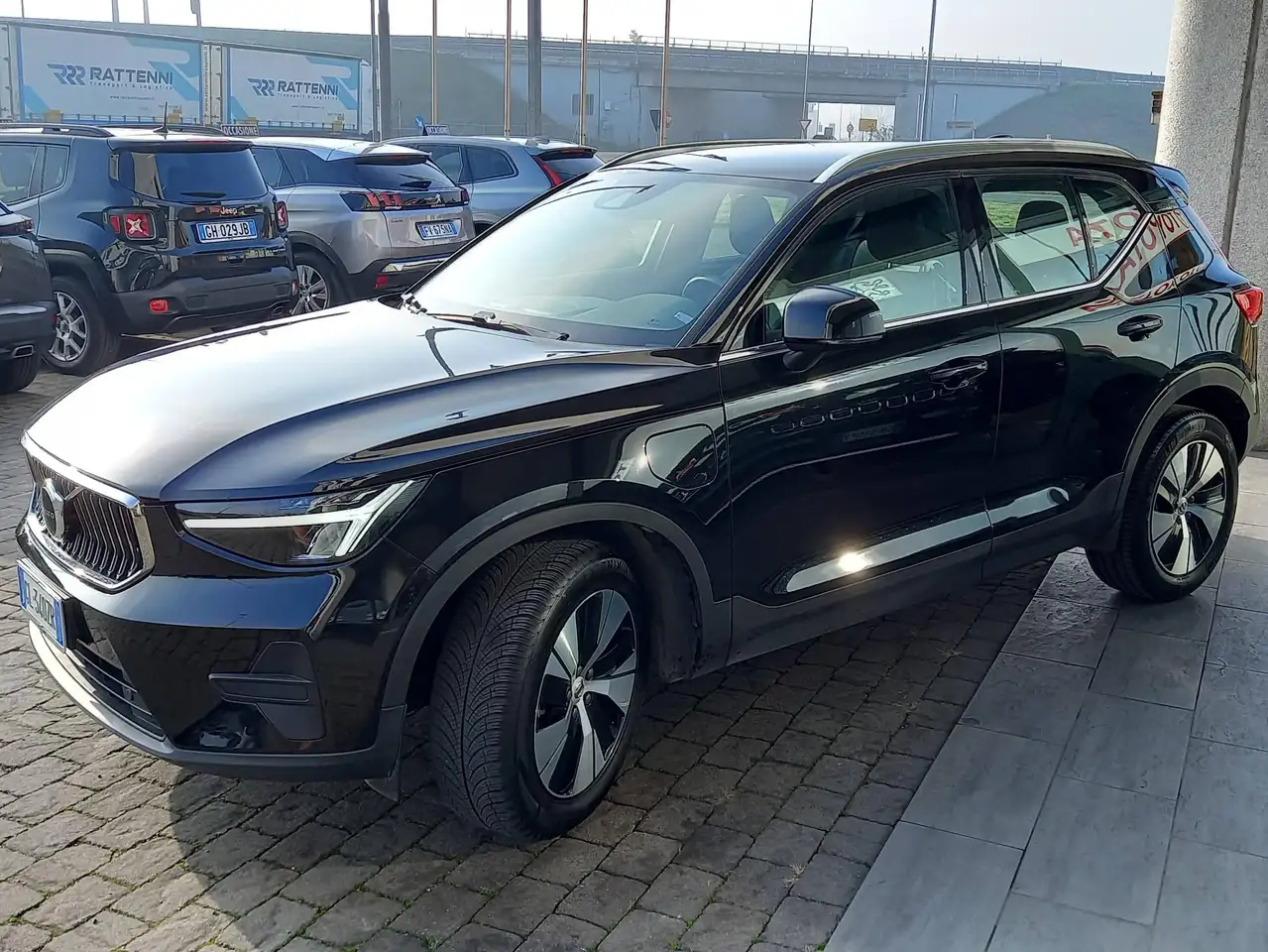 2022 Volvo XC40 XC40  1.5 t4 recharge phev Core auto, photograph 3