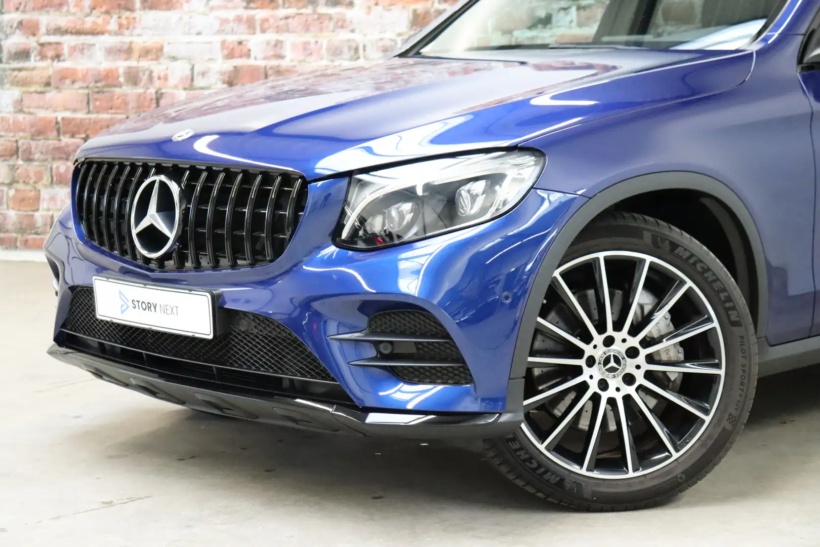 Mercedes-Benz GLC 250 klasse 4MATIC AMG Line Automaat / Trekhaak / Panor Blauw - 2