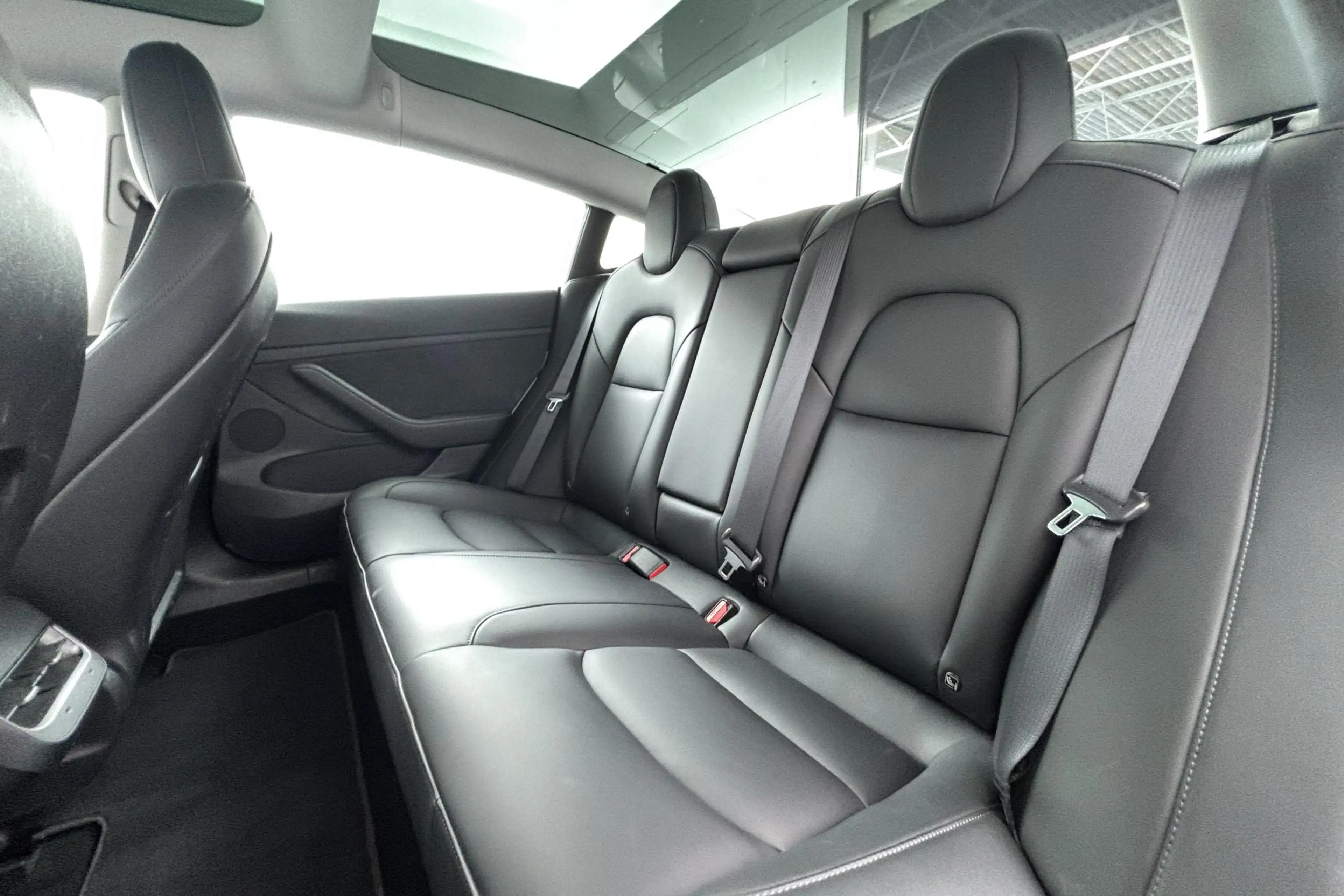 Tesla Model 3 Standard RWD Plus 60 kWh Betaalbaar instapmodel in — photo 4