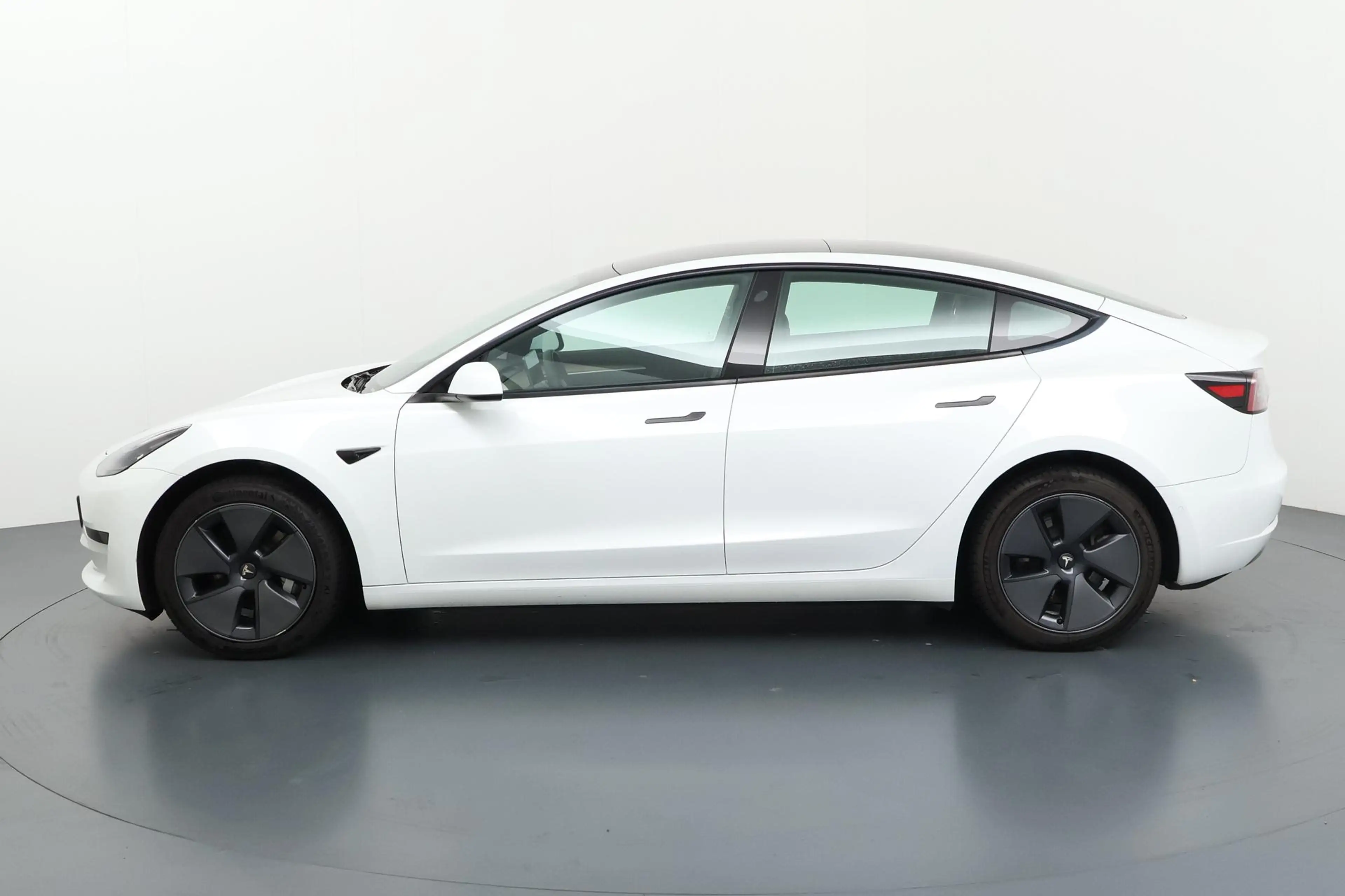 Tesla Model 3 Standard RWD Plus 60 kWh Betaalbaar instapmodel in — photo 13