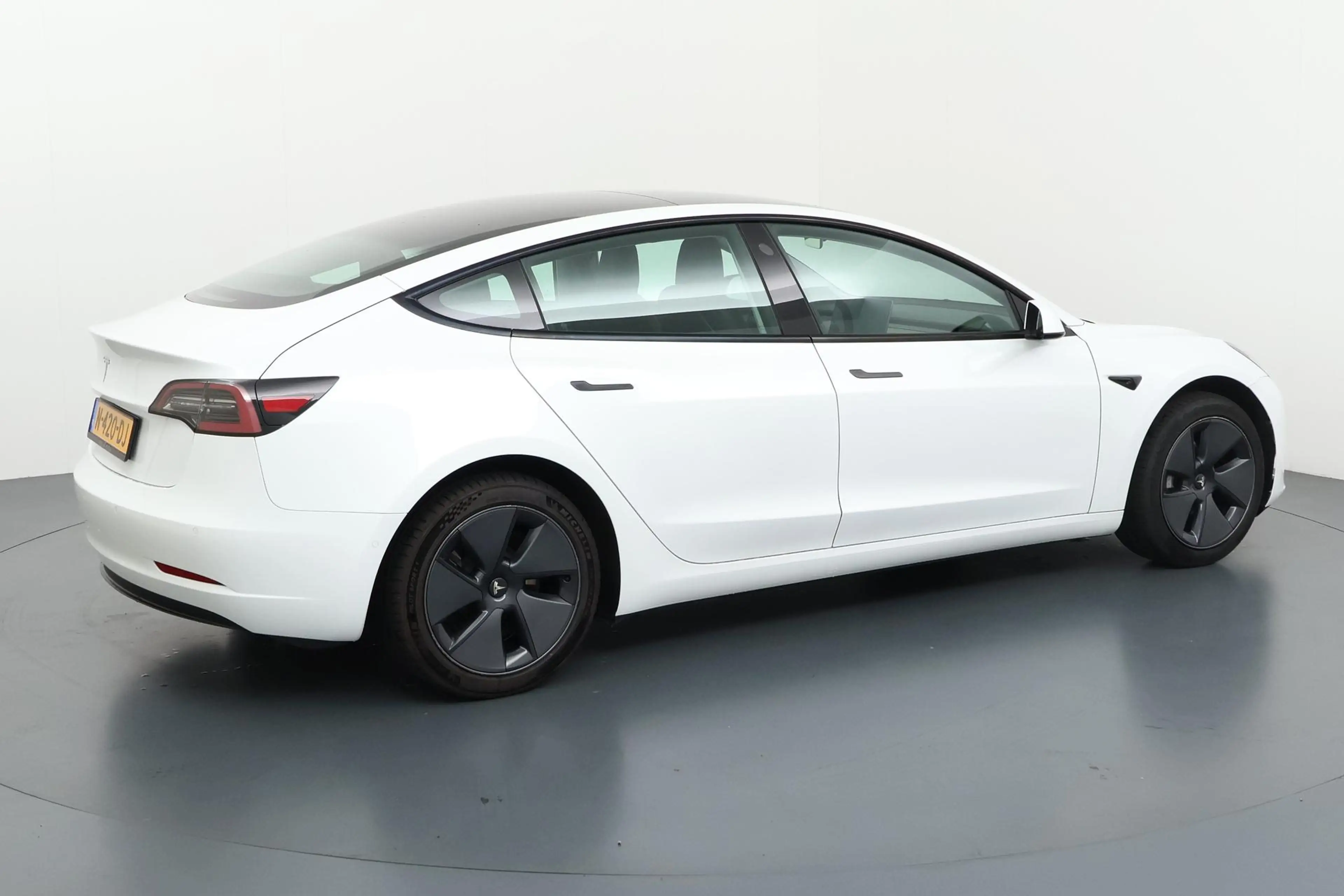 Tesla Model 3 Standard RWD Plus 60 kWh Betaalbaar instapmodel in — photo 25