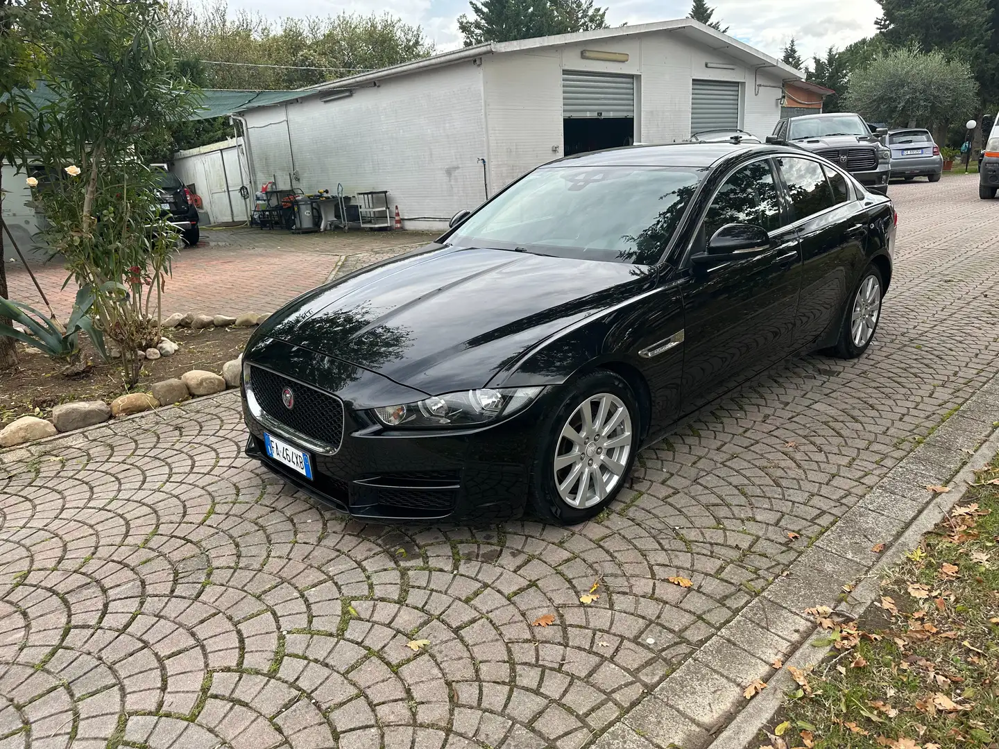 Jaguar XE XE 2.0d Prestige Business edition 180cv auto Noir - 1