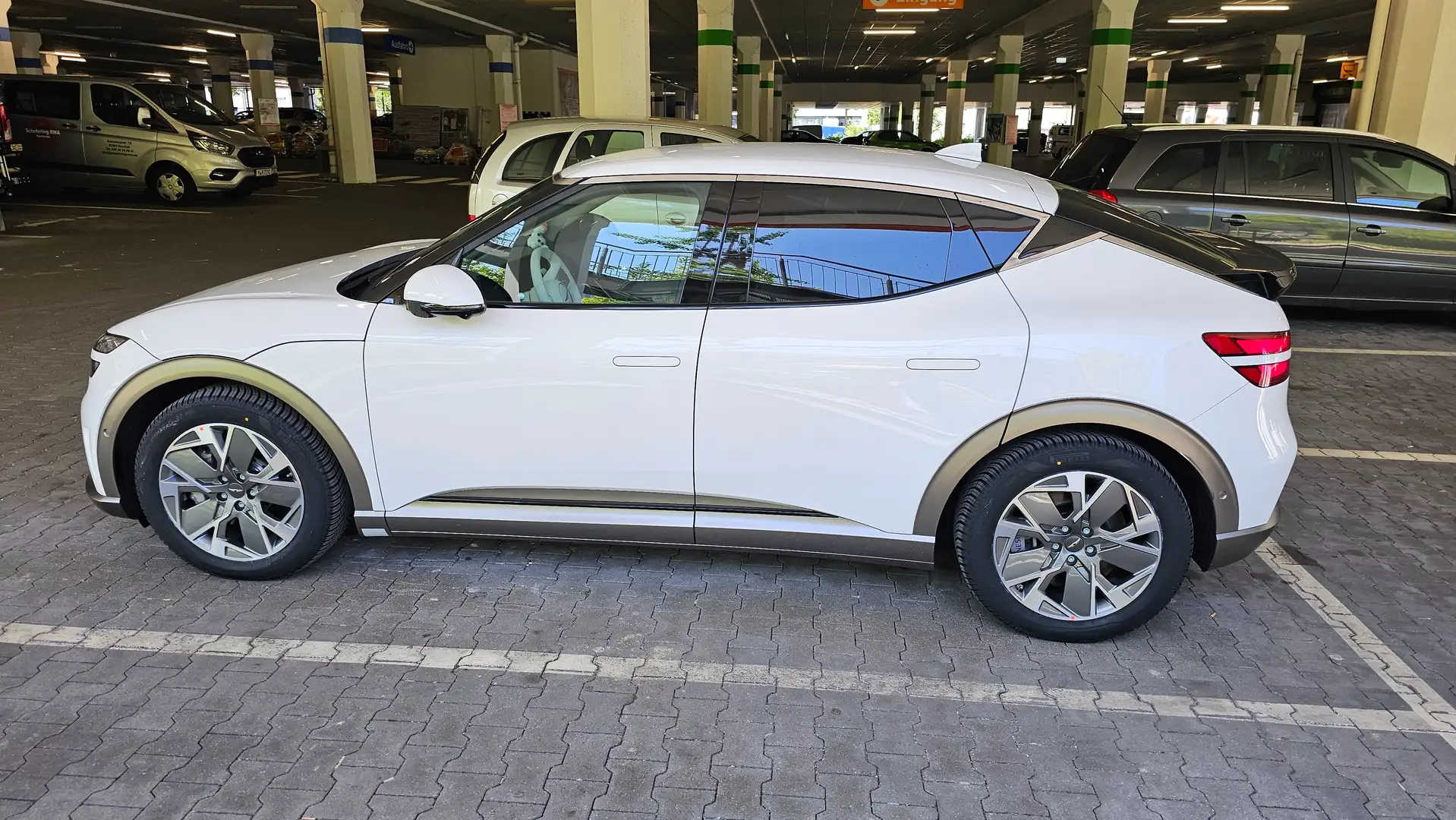 Genesis GV60 GV60 AWDSport White - 2