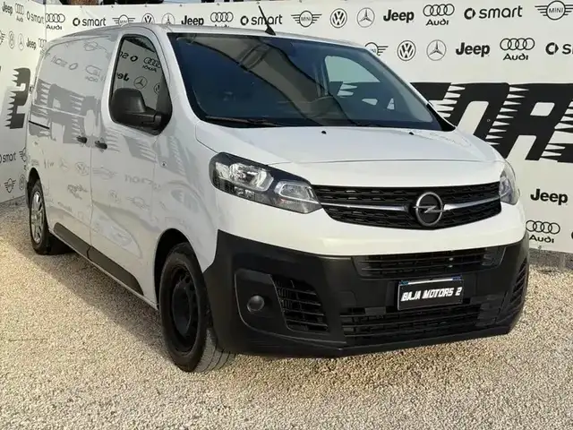 Opel Vivaro in vendita da Baja Motors 2
