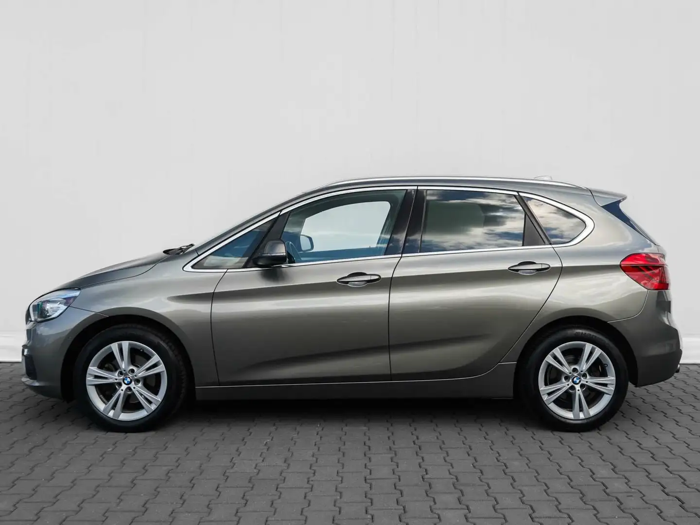 BMW 218 2-serie Active Tourer 218i 136pk Automaat High Exe Grijs - 2