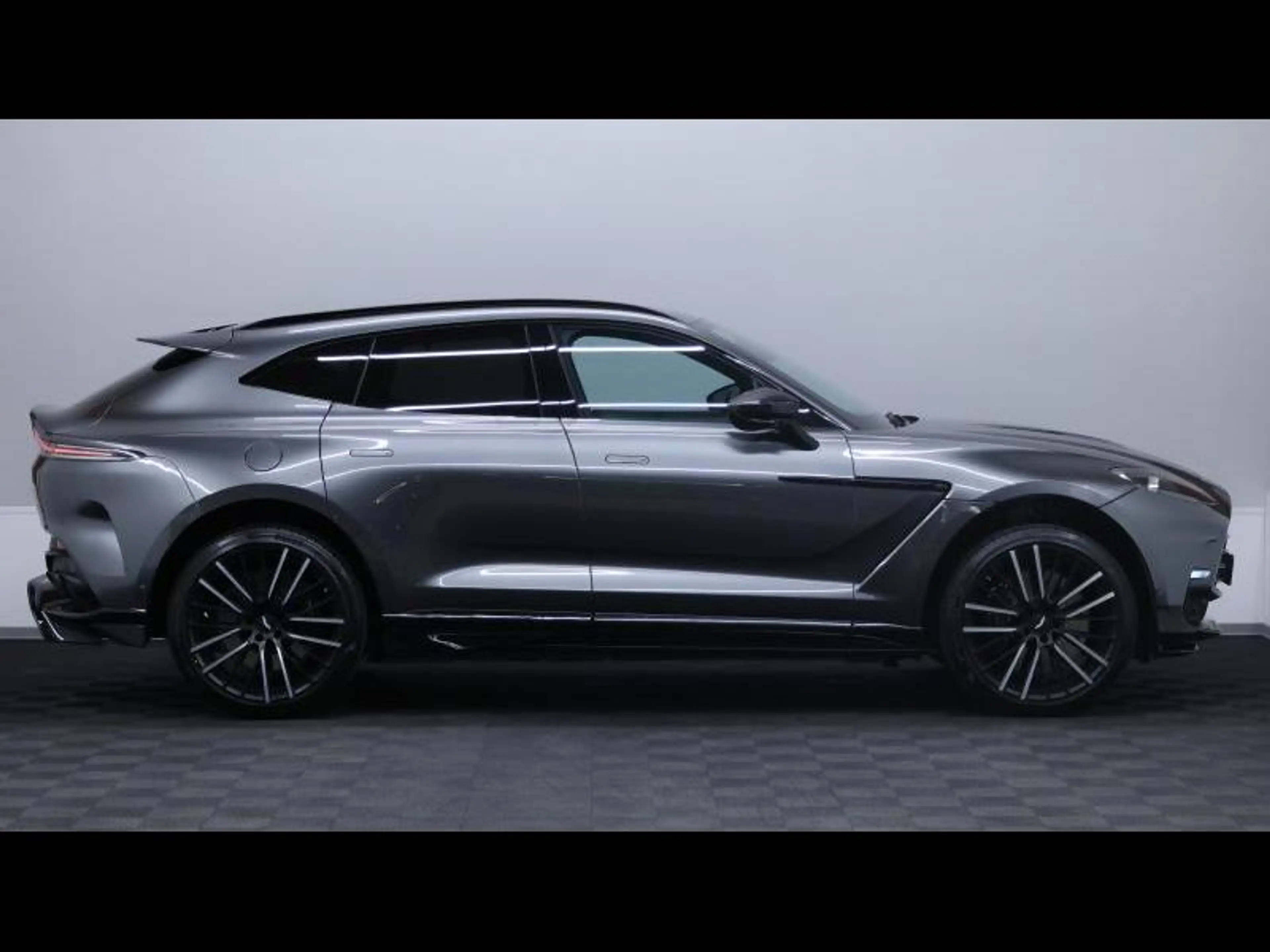 Aston Martin DBX 707 — photo 3