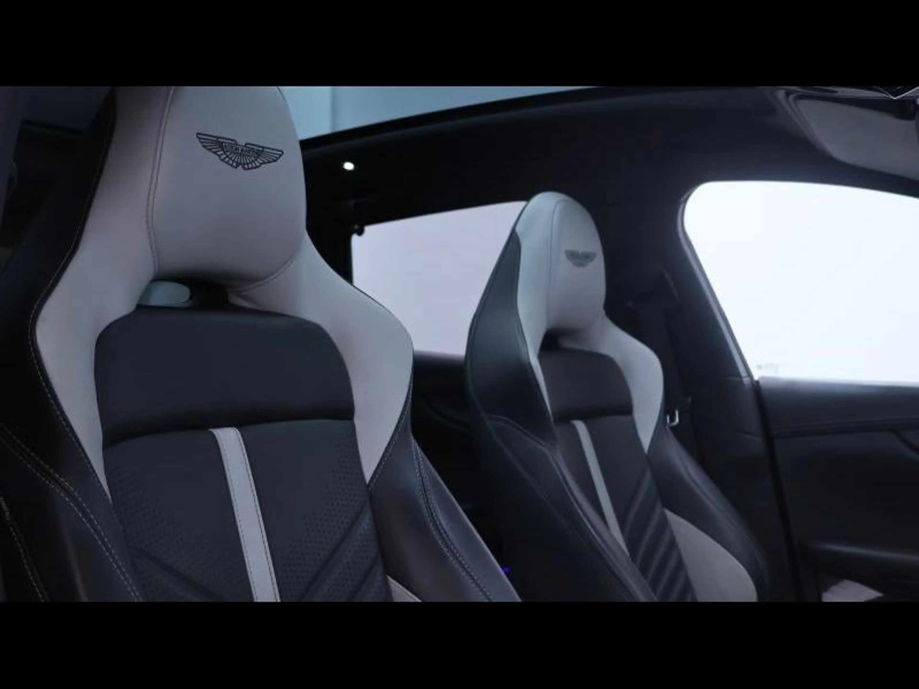 Aston Martin DBX 707 — photo 11