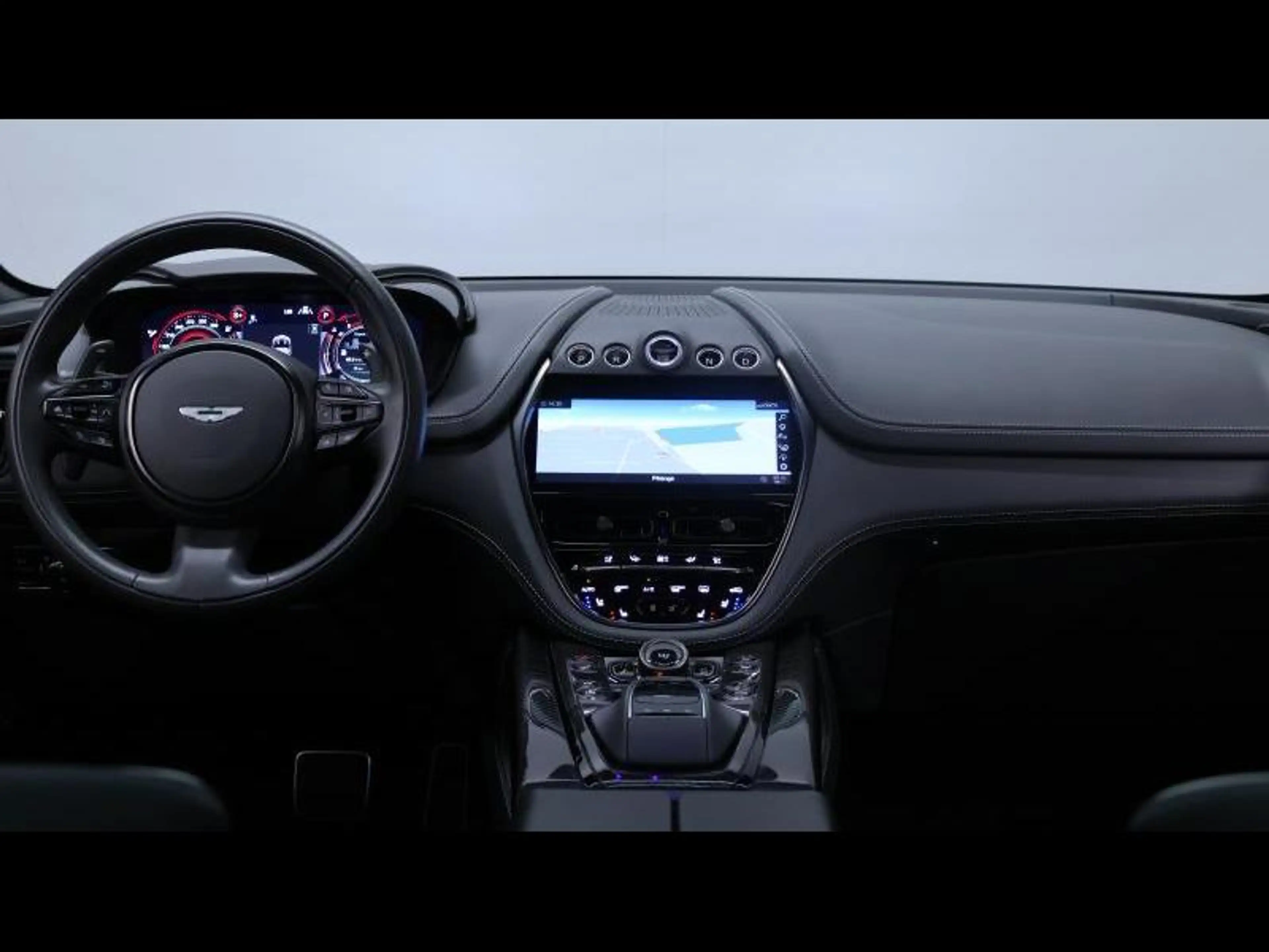 Aston Martin DBX 707 — photo 13