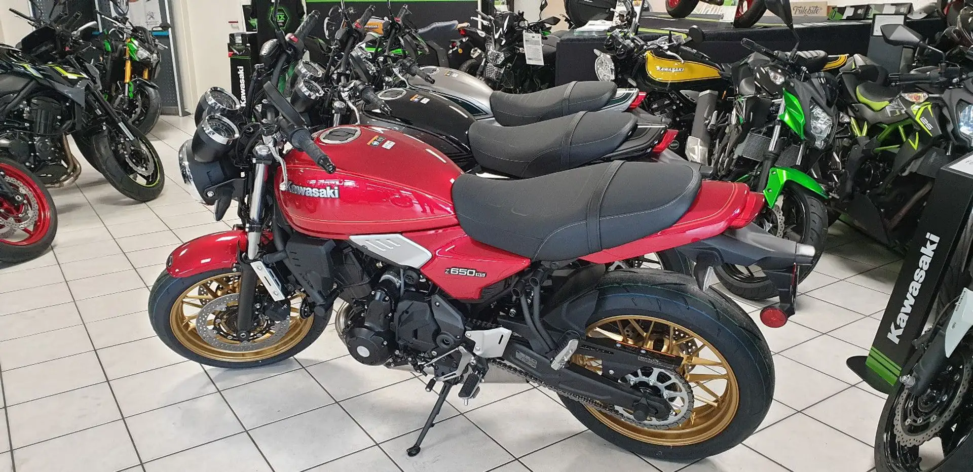 Kawasaki Z 650 RS Rot Rot - 2