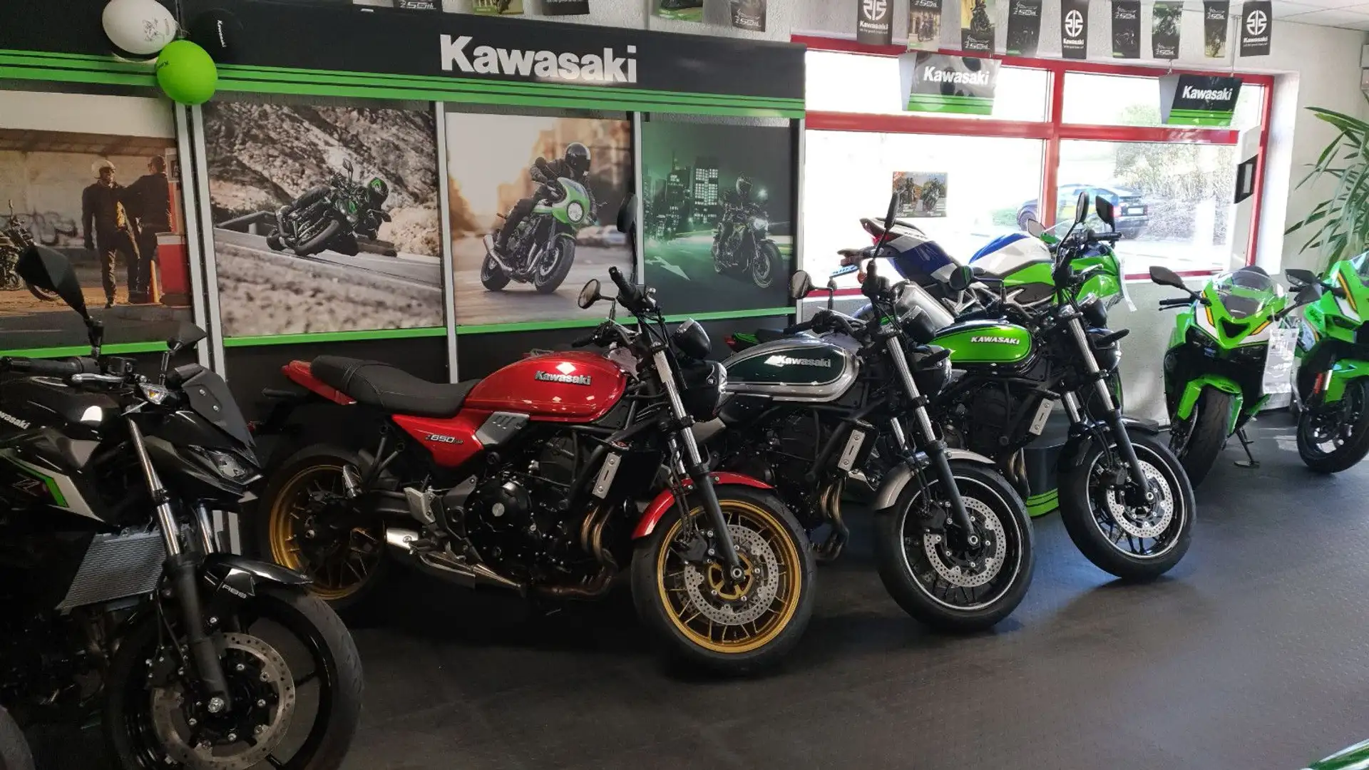 Kawasaki Z 650 RS Rot Rot - 1