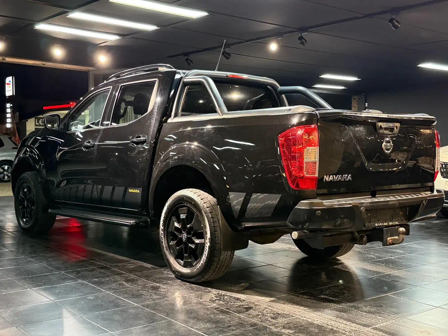Nissan Navara 2.3 dCi 4WD New N-Guard 190CH*BOITE AUTO*TOIT OUV. Noir - 2
