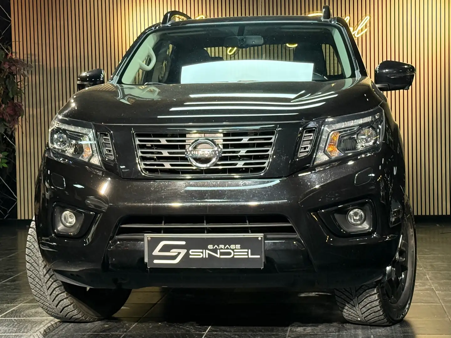Nissan Navara 2.3 dCi 4WD New N-Guard 190CH*BOITE AUTO*TOIT OUV. Noir - 1
