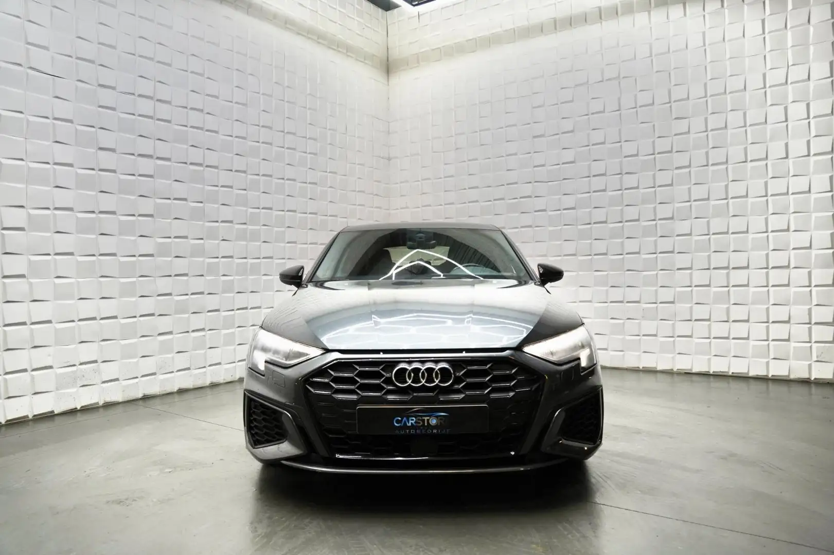 Audi A3 Sportback 45 TFSI e 3x S LINE VIRTUAL PANO MATRIX Grijs - 2