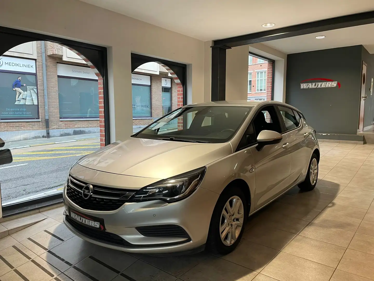 Opel Astra 1.0 Turbo ECOTEC Edition S/S (EU6.2) Grijs - 1