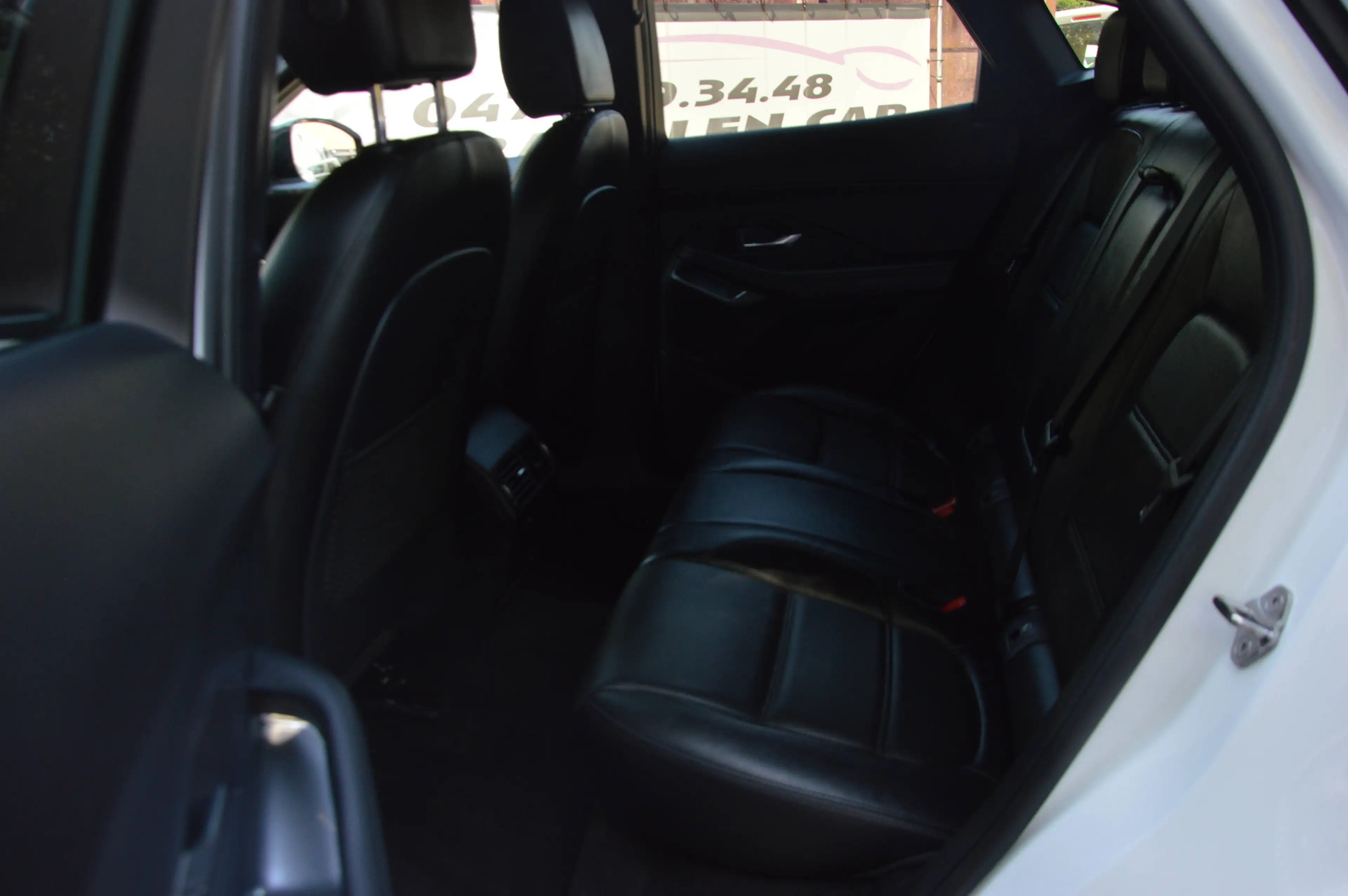 Jaguar E-Pace 2.0D AWD R-Dynamic NAV CAM CLIM CRUIS 63.761KM — photo 9