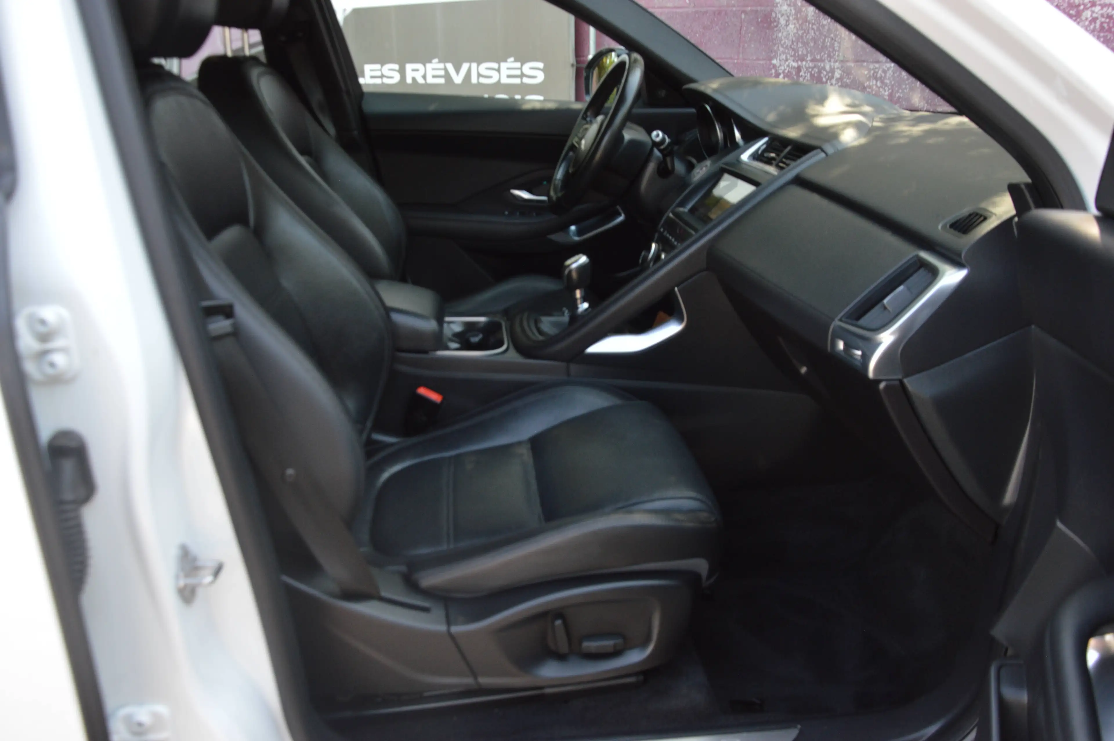 Jaguar E-Pace 2.0D AWD R-Dynamic NAV CAM CLIM CRUIS 63.761KM — photo 12