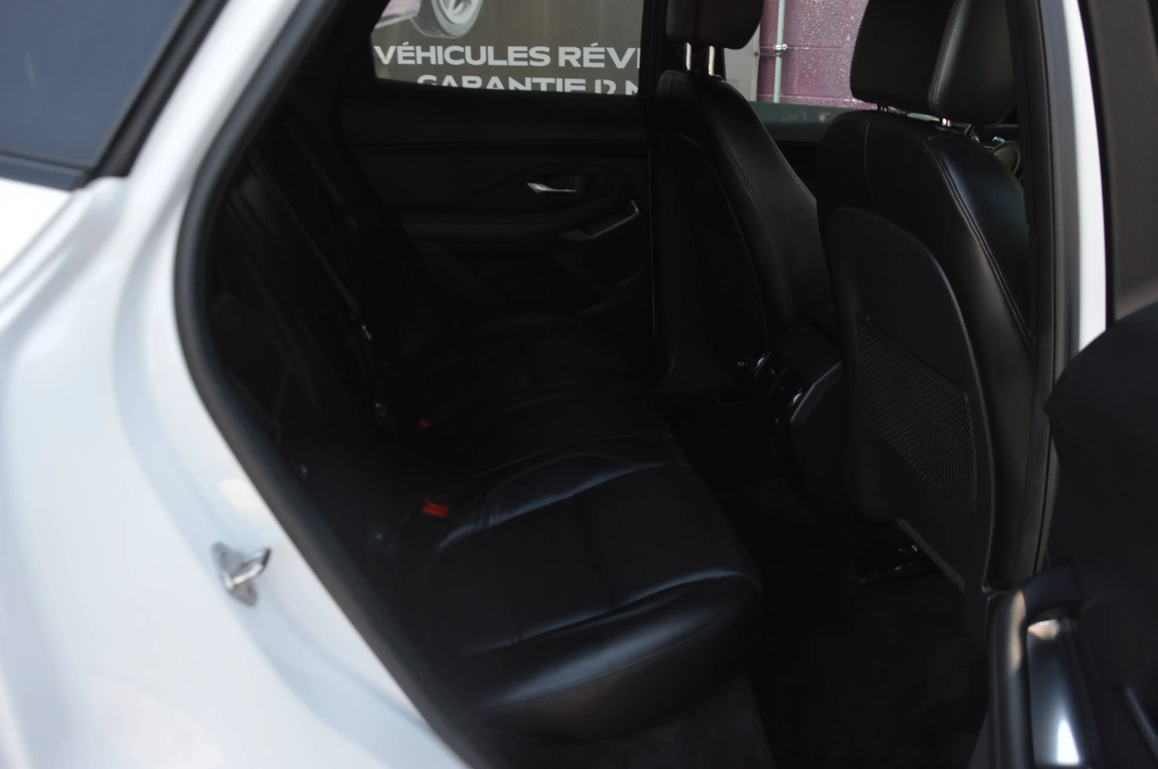 Jaguar E-Pace 2.0D AWD R-Dynamic NAV CAM CLIM CRUIS 63.761KM — photo 11