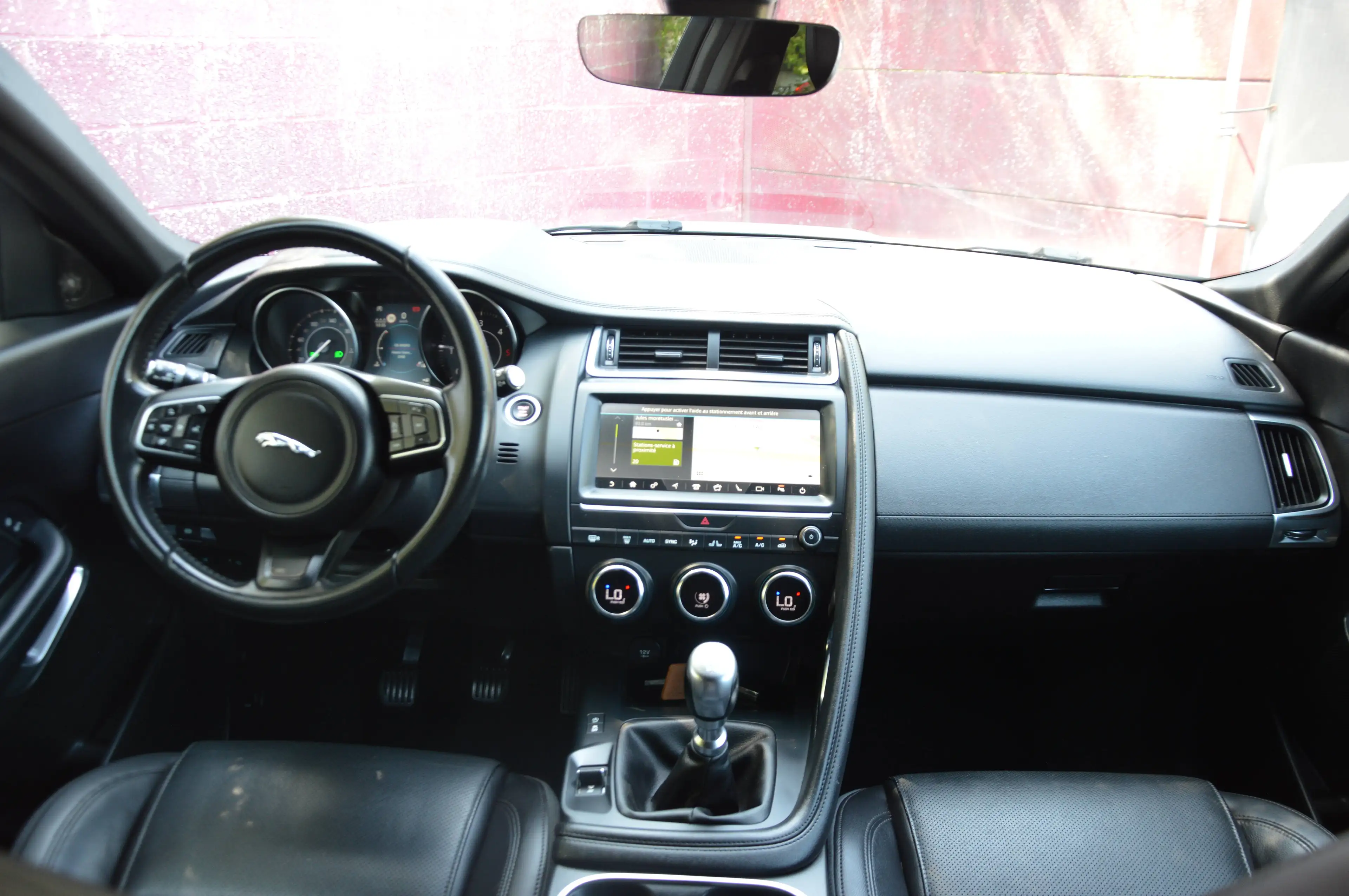 Jaguar E-Pace 2.0D AWD R-Dynamic NAV CAM CLIM CRUIS 63.761KM — photo 13